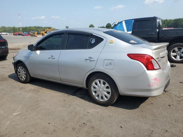 3N1CN7AP6KL870427 - 2019 NISSAN VERSA S Gümüş foto 2