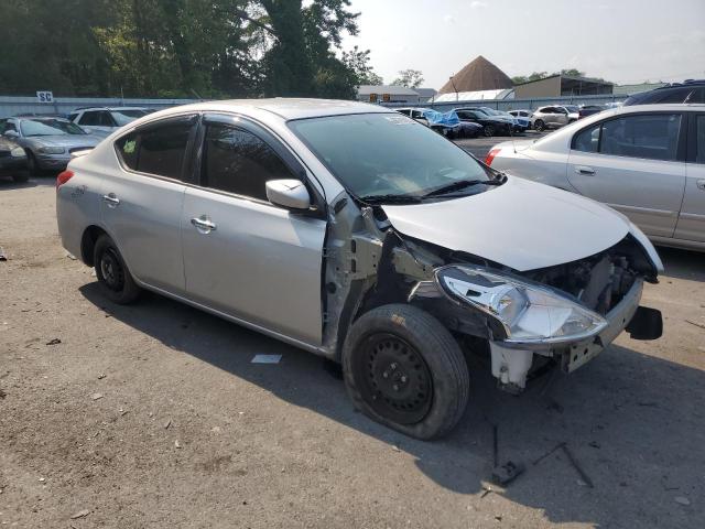 3N1CN7AP6KL870427 - 2019 NISSAN VERSA S Gümüş foto 4