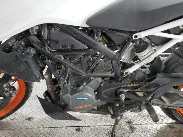 MD2JPC407LC090143 - 2020 KTM 200 DUKE WHITE photo 6