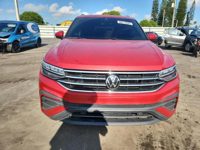 3VV3B7AX1NM079468 - 2022 VOLKSWAGEN TIGUAN SE MAROON photo 5