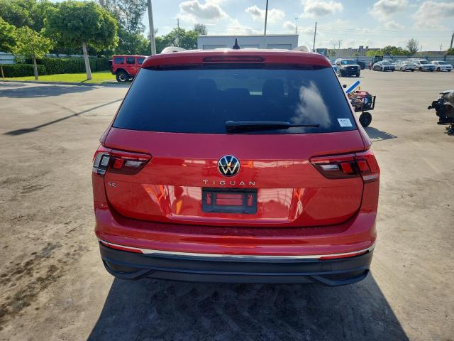 3VV3B7AX1NM079468 - 2022 VOLKSWAGEN TIGUAN SE MAROON photo 6