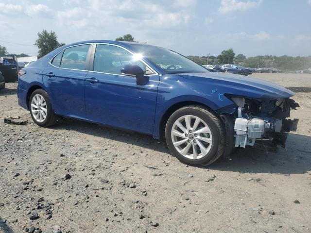 4T1R11AK9PU119562 - 2023 TOYOTA CAMRY LE BLUE photo 4