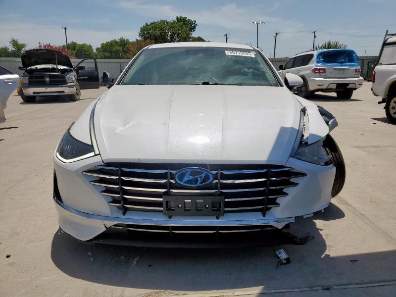 5NPEG4JA4MH110221 - 2021 HYUNDAI SONATA SE WHITE photo 5