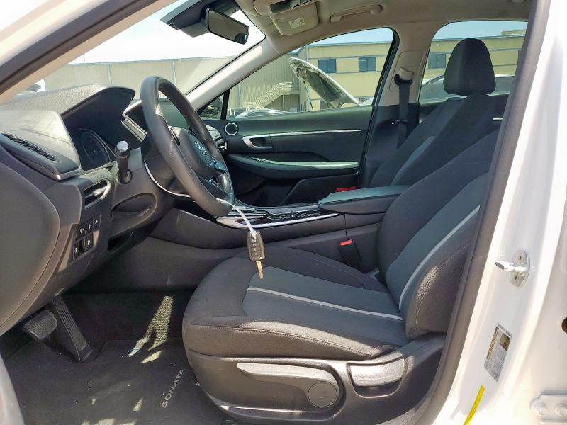 5NPEG4JA4MH110221 - 2021 HYUNDAI SONATA SE WHITE photo 7
