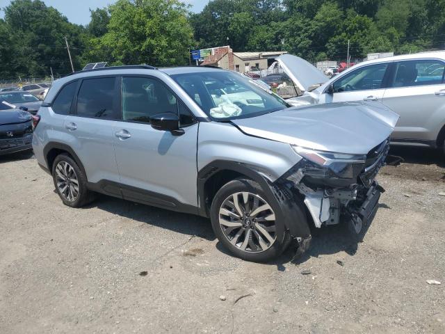 JF2SLDTC1SH467897 - 2025 SUBARU FORESTER TOURING SILVER photo 4