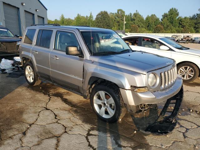 1C4NJPFA1HD115433 - 2017 JEEP PATRIOT LATITUDE SILVER photo 4