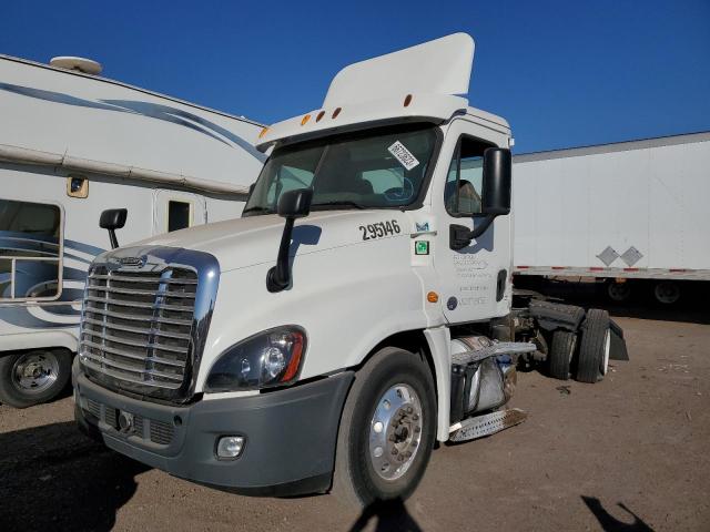 1FUBGDDV1DLFA9950 - 2013 FREIGHTLINER CASCADIA 1 WHITE photo 2