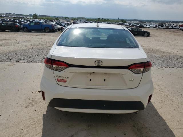 5YFEPMAE8MP234580 - 2021 TOYOTA COROLLA LE WHITE photo 6