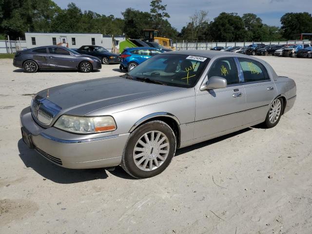 1LNHM82W03Y624051 - 2003 LINCOLN TOWN CAR SIGNATURE SILVER photo 1