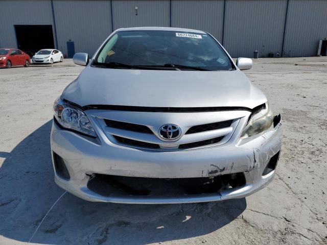 2T1BU4EE0CC869023 - 2012 TOYOTA COROLLA BASE SILVER photo 5