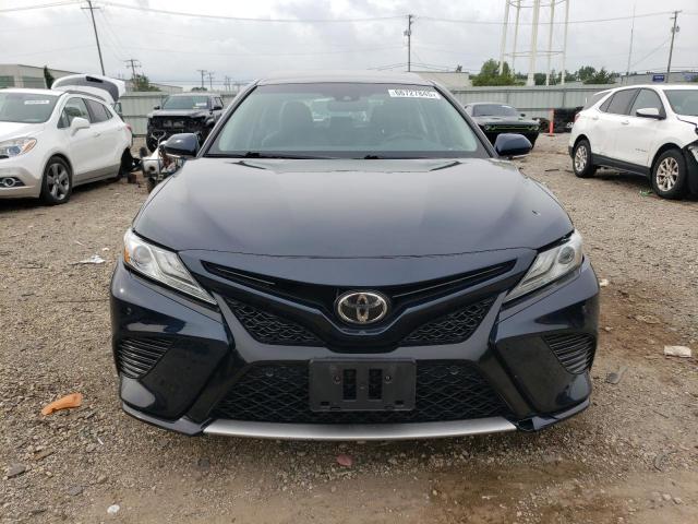 4T1B61HK4JU537995 - 2018 TOYOTA CAMRY XSE BLUE photo 5