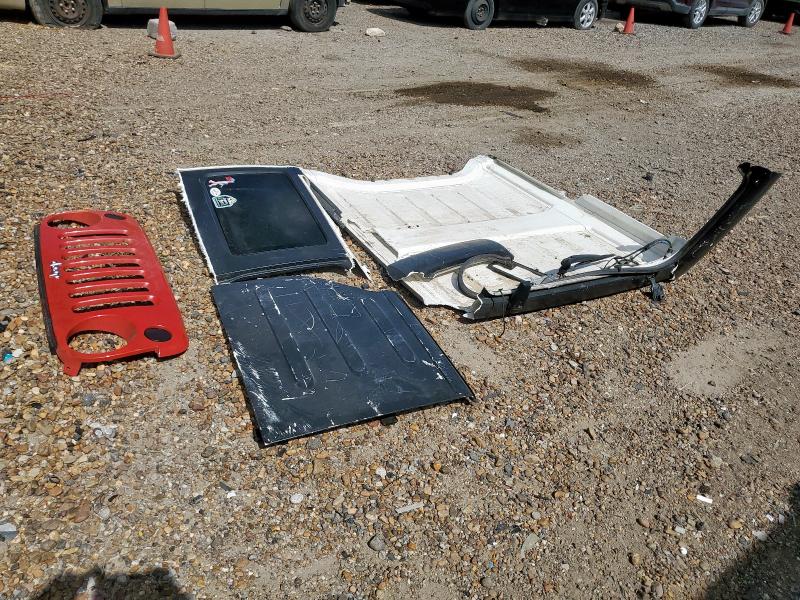 1C4BJWDG2FL508784 - 2015 JEEP WRANGLER U SPORT RED photo 12