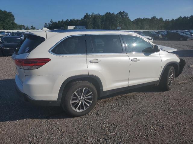5TDKZRFH6KS552831 - 2019 TOYOTA HIGHLANDER SE WHITE photo 3