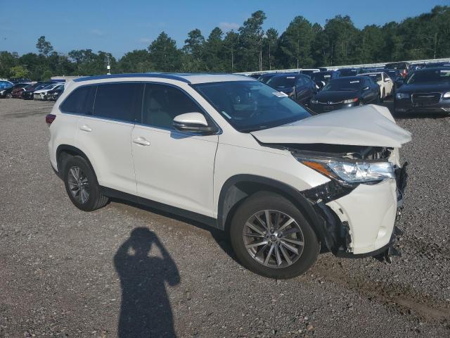 5TDKZRFH6KS552831 - 2019 TOYOTA HIGHLANDER SE WHITE photo 4