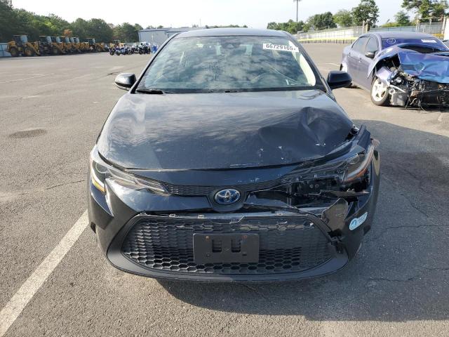 JTDEAMDE2MJ012750 - 2021 TOYOTA COROLLA LE BLACK photo 5