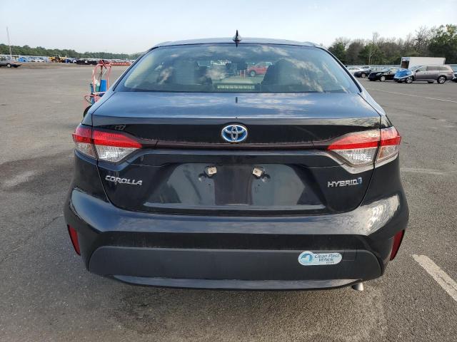 JTDEAMDE2MJ012750 - 2021 TOYOTA COROLLA LE BLACK photo 6