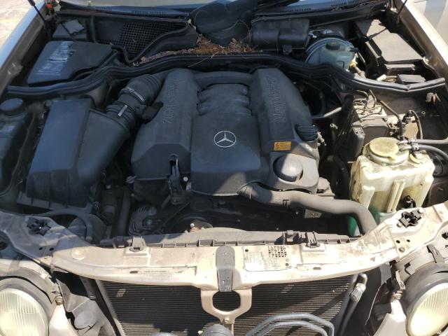 WDBJF65J61B246885 - 2001 MERCEDES-BENZ E 320 TAN photo 11