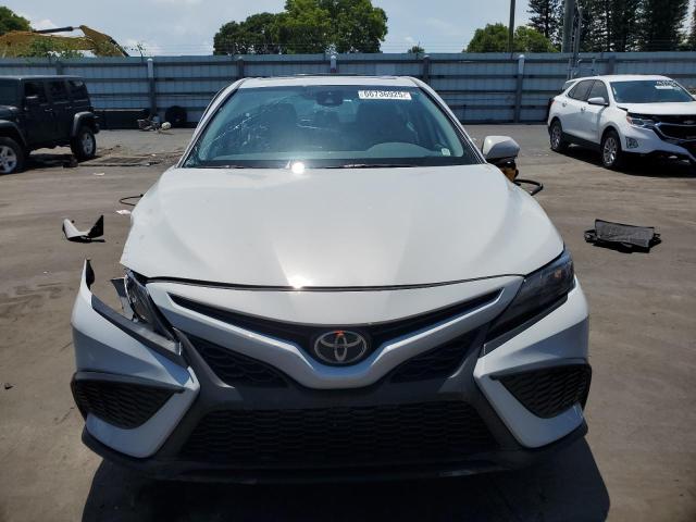 4T1T11AK0RU262165 - 2024 TOYOTA CAMRY SE NIGHT SHADE GRAY photo 5