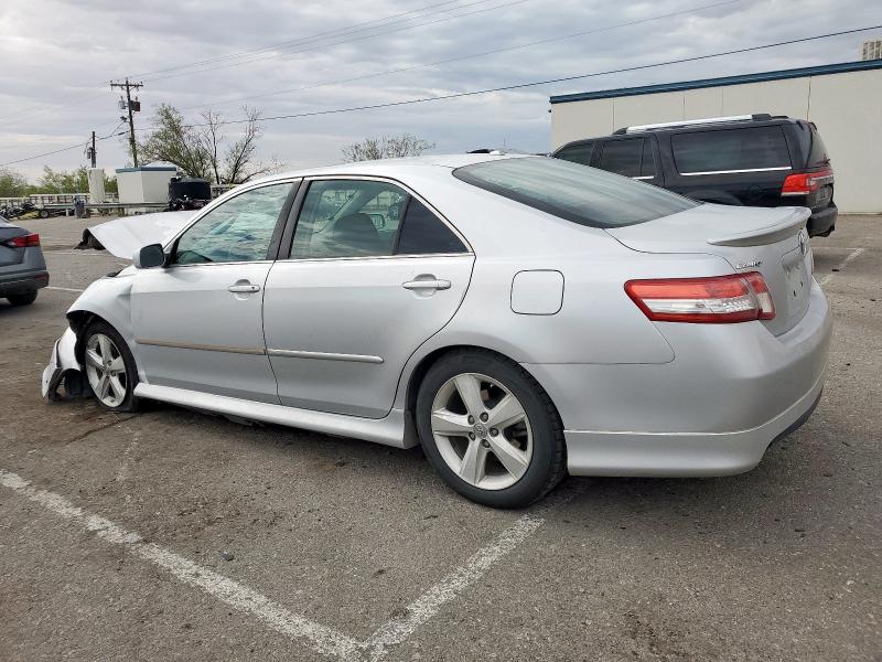 4T1BF3EKXBU660332 - 2011 TOYOTA CAMRY BASE فضي صورة 2