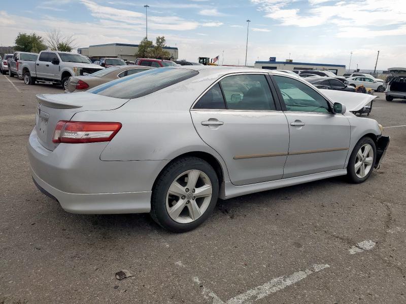 4T1BF3EKXBU660332 - 2011 TOYOTA CAMRY BASE فضي صورة 3