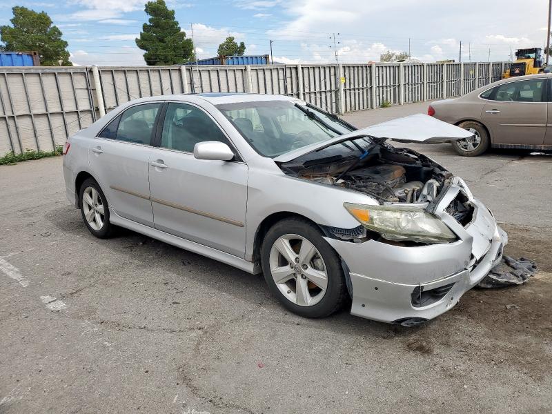4T1BF3EKXBU660332 - 2011 TOYOTA CAMRY BASE فضي صورة 4