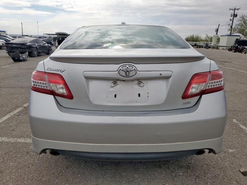 4T1BF3EKXBU660332 - 2011 TOYOTA CAMRY BASE فضي صورة 6