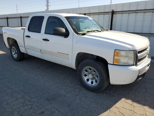 3GCRKREA3AG229549 - 2010 CHEVROLET SILVERADO K1500 LS WHITE photo 4