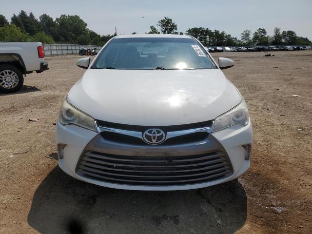 4T1BF1FK0HU725040 - 2017 TOYOTA CAMRY LE WHITE photo 5