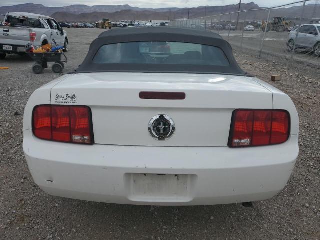 1ZVFT84N465107776 - 2006 FORD MUSTANG WHITE photo 6