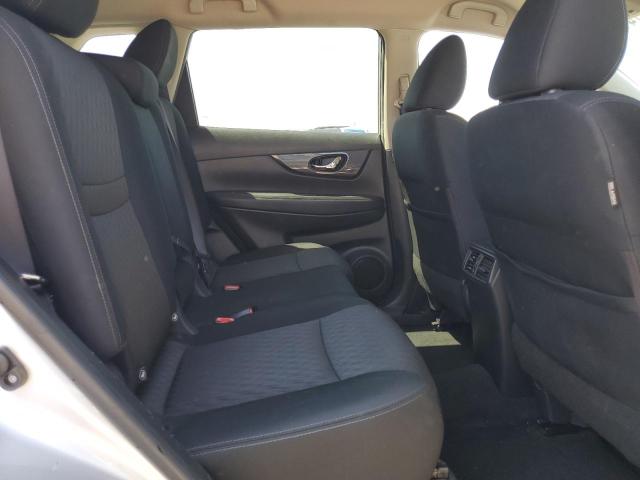 KNMAT2MT5JP524961 - 2018 NISSAN ROGUE S SILVER photo 11