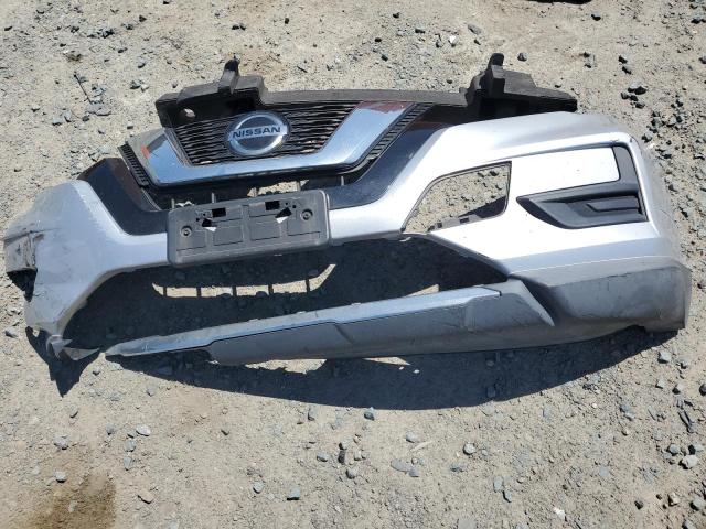 KNMAT2MT5JP524961 - 2018 NISSAN ROGUE S SILVER photo 13