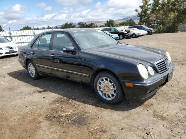 WDBJF65J01B305235 - 2001 MERCEDES-BENZ E 320 BLACK photo 4