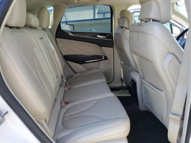 5LMCJ3C97KUL19079 - 2019 LINCOLN MKC RESERVE WHITE photo 11