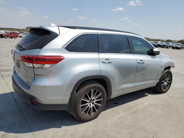 5TDJZRFH8HS438883 - 2017 TOYOTA HIGHLANDER SE SILVER photo 3