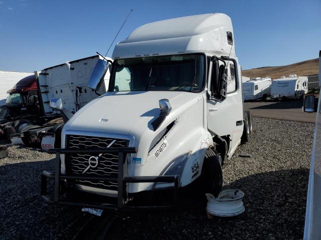 4V4NC9EH7PN337718 - 2023 VOLVO VN VNL WHITE photo 2