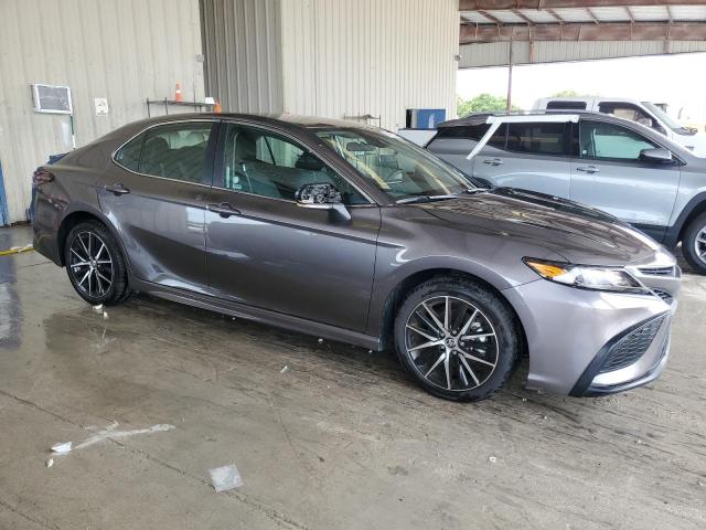 4T1G11AK0RU899364 - 2024 TOYOTA CAMRY SE NIGHT SHADE GRAY photo 4