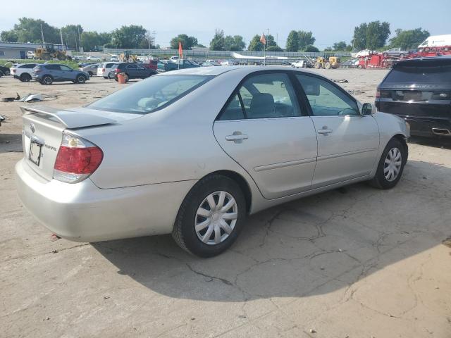4T1BE32K25U961351 - 2005 TOYOTA CAMRY LE ნაცრისფერი ფოტო 3