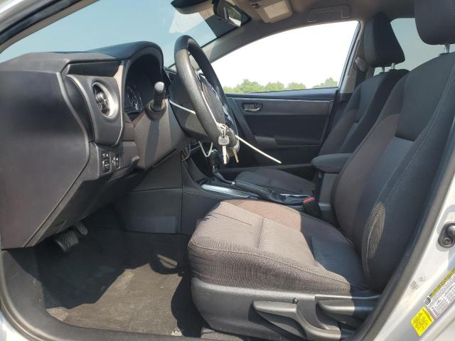 2T1BURHE9JC012933 - 2018 TOYOTA COROLLA L Күміс фото 7