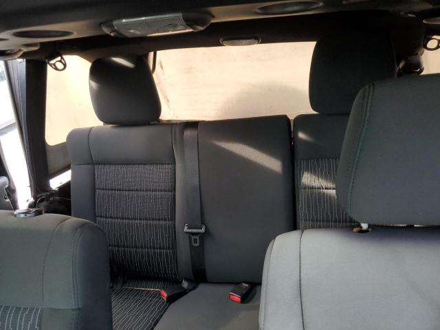 1C4HJWEG7CL219713 - 2012 JEEP WRANGLER U SAHARA Noir photo 10