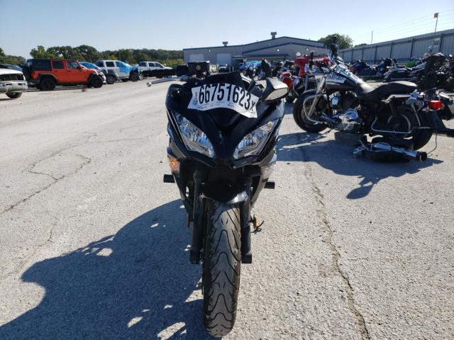 JKAEXEJ17HDA01914 - 2017 KAWASAKI EX650 J შავი ფოტო 5