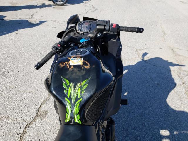 JKAEXEJ17HDA01914 - 2017 KAWASAKI EX650 J შავი ფოტო 7