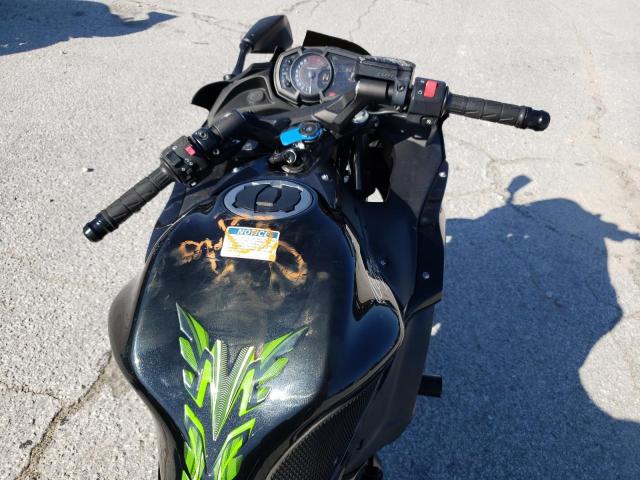 JKAEXEJ17HDA01914 - 2017 KAWASAKI EX650 J შავი ფოტო 8