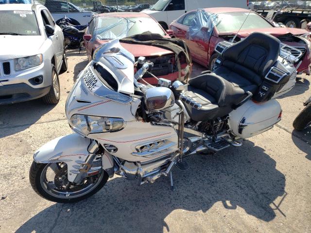 1HFSC47F66A510315 - 2006 HONDA GL1800 WHITE photo 2