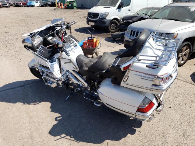 1HFSC47F66A510315 - 2006 HONDA GL1800 WHITE photo 3