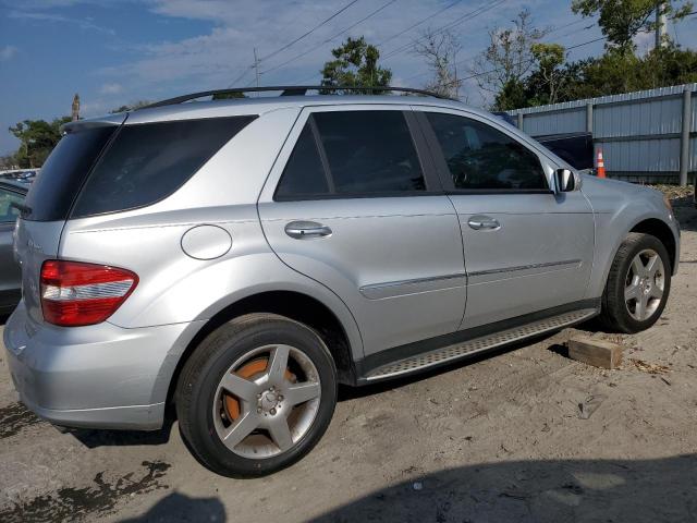 4JGBB72E68A418729 - 2008 MERCEDES-BENZ ML 550 SILVER photo 3