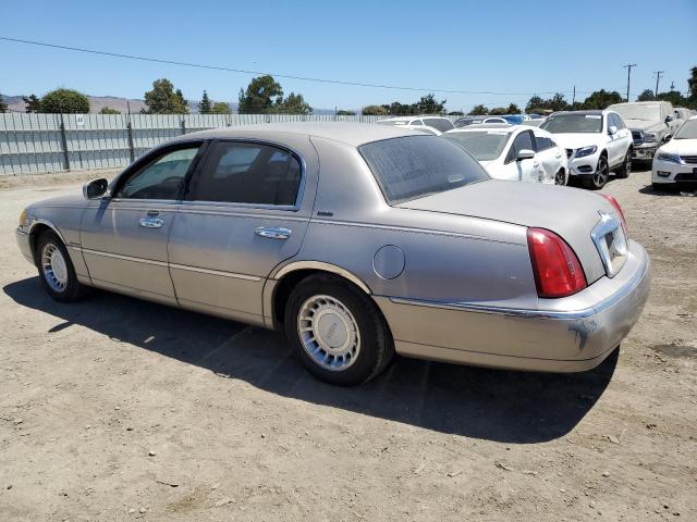 1LNHM81W71Y622098 - 2001 LINCOLN TOWN CAR EXECUTIVE Қоңыр фото 2