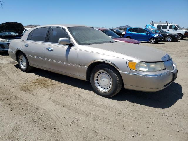 1LNHM81W71Y622098 - 2001 LINCOLN TOWN CAR EXECUTIVE Қоңыр фото 4