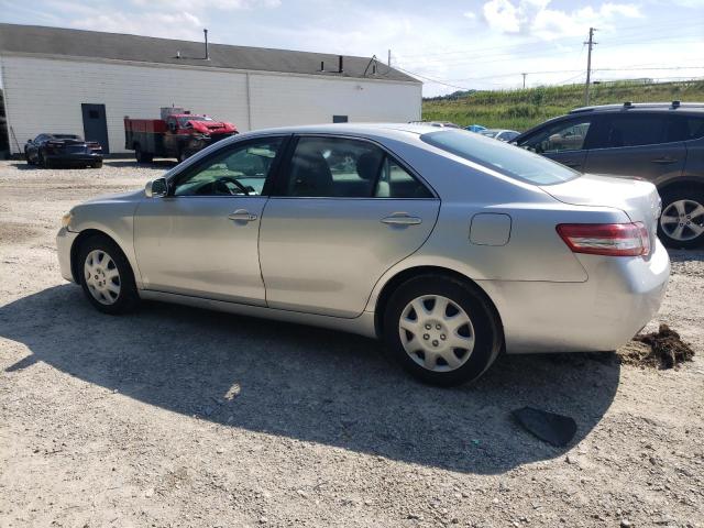 4T1BF3EKXBU645314 - 2011 TOYOTA CAMRY BASE Արծաթագույն լուսանկար 2