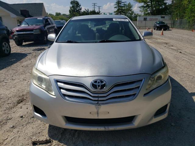 4T1BF3EKXBU645314 - 2011 TOYOTA CAMRY BASE Արծաթագույն լուսանկար 5