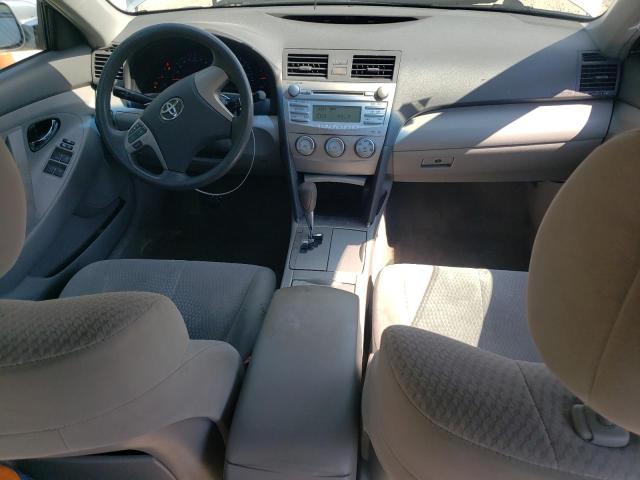 4T1BF3EKXBU645314 - 2011 TOYOTA CAMRY BASE Արծաթագույն լուսանկար 8